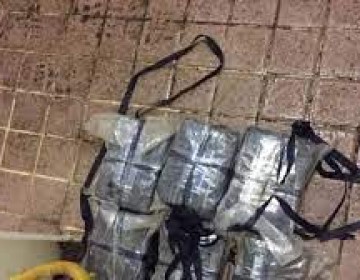 Ocupan 6 paquetes presumiblemente de coca&iacute;na en barco que se dirig&iacute;a a Miami