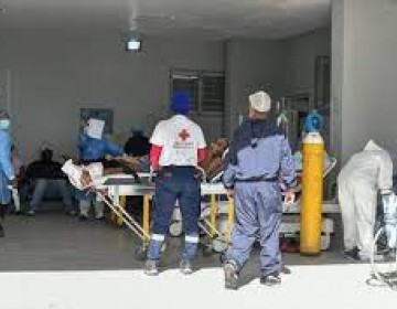 Hospital Moscoso Puello contin&uacute;a abarrotado de pacientes con covid; al menos seis esperan camas
