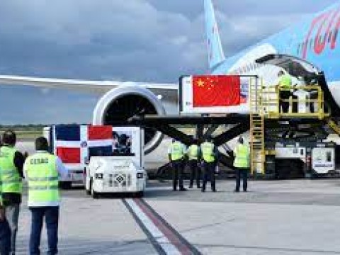 RD recibe lote con 3 millones de vacunas procedentes de China 