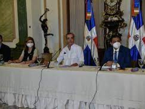 Gobierno dir&aacute; ma&ntilde;ana c&oacute;mo sigue vacunaci&oacute;n
