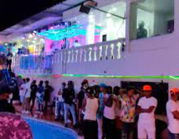 PN detiene 36 personas en fiesta clandestina en Santo Domingo Este