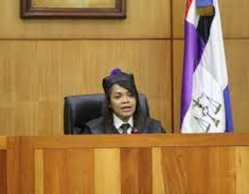 Kenya Romero dice cargos contra Jean Alain son graves y &eacute;l representa peligro de fuga