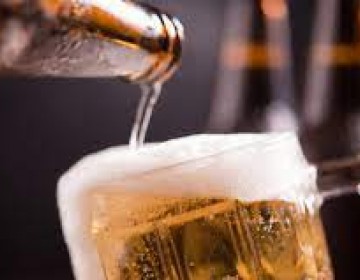Desde hoy se podr&aacute; consumir alcohol en negocios o espacios p&uacute;blicos hasta las 11:00 de la noche