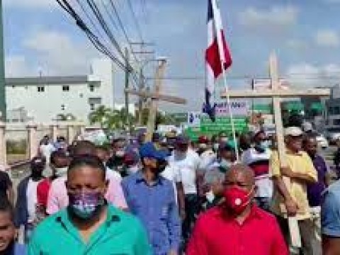 Choferes exigen pago de deuda millonaria en corredor M&aacute;ximo G&oacute;mez
