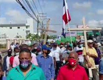 Choferes retornan al Palacio Nacional; reclaman pago de RD$142 millones