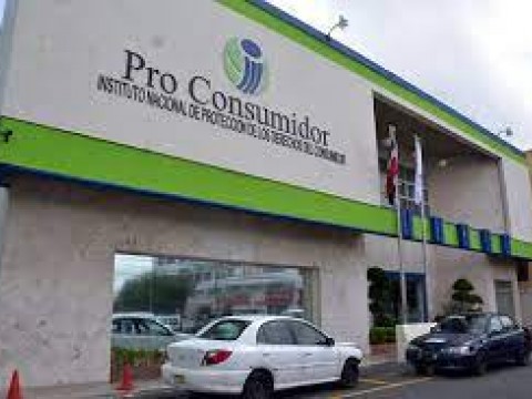 Pro Consumidor asegura precios de 75 productos b&aacute;sicos bajaron de precios