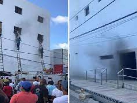 Incendio en Cl&iacute;nica de La Romana deja dos muertos