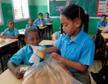 Deuda de m&aacute;s de RD$5,000 millones a suplidores amenaza desayuno escolar