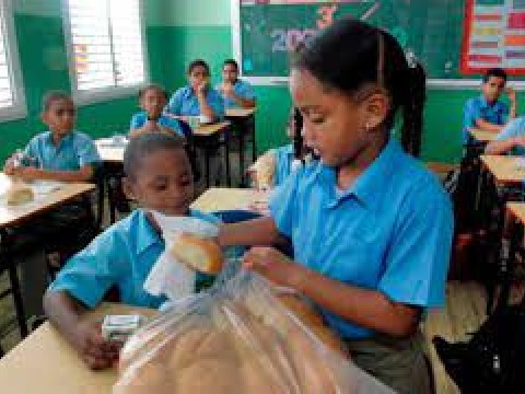 Deuda de m&aacute;s de RD$5,000 millones a suplidores amenaza desayuno escolar