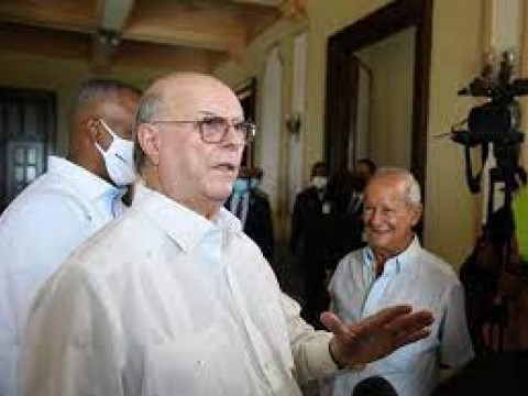 Hip&oacute;lito dice que no se sentar&aacute; cerca de Leonel durante di&aacute;logo nacional