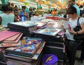 Padres preocupados por el alza en precio de utiles escolares