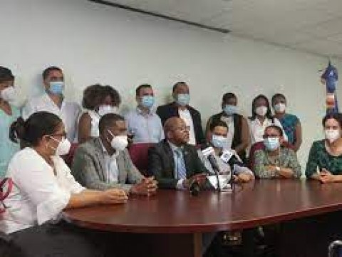 Colegio M&eacute;dico denuncia irregularidades salariales y falta de personal en cuatro hospitales