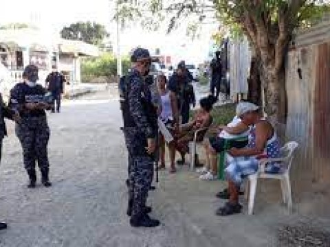 Polic&iacute;a interviene sector Brisas del Este; garantizan seguridad a comunitarios