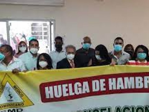Waldo Ariel inicia huelga de hambre pidiendo restituci&oacute;n de m&eacute;dicos cancelados 