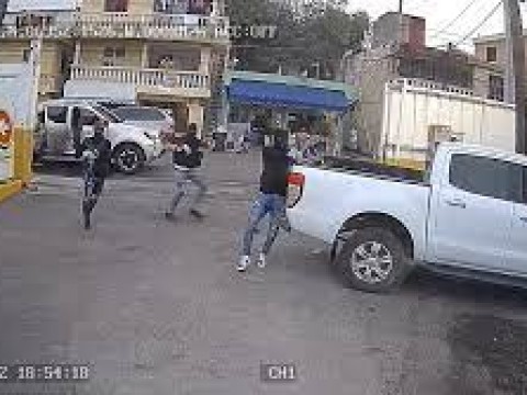 Comando armando asalta estaci&oacute;n de GLP en Santo Domingo Este