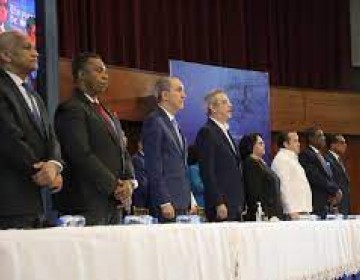 Abinader lleva a UASD 8 proyectos para 200 aulas y 20 laboratorios