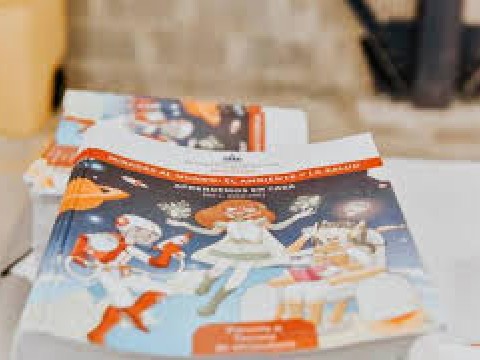 Piden modificar cuadernillo de sexto grado por arremeter con contra gobiernos de Cuba y Venezuela