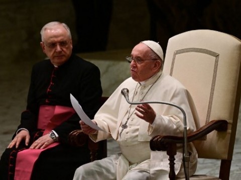 El Papa reza para que los gobernantes comprendan que &laquo;comprar armas no es la soluci&oacute;n&raquo;