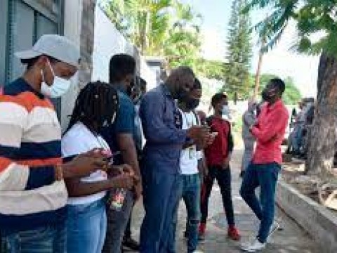 Estudiantes haitianos en RD recuperan sus pasaportes y visas