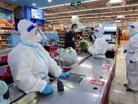 Shangh&aacute;i endurece las medidas de confinamiento pese a la ca&iacute;da de casos de coronavirus