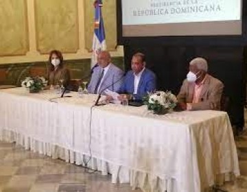 557 Contratistas de escuelas inauguradas siguen a la espera de pagos