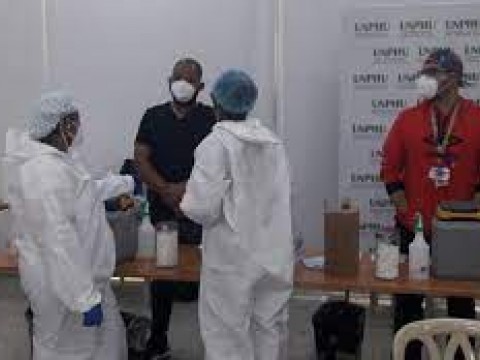 2 dosis de vacuna anticovid son "cruciales" para protegerse contra variante Delta