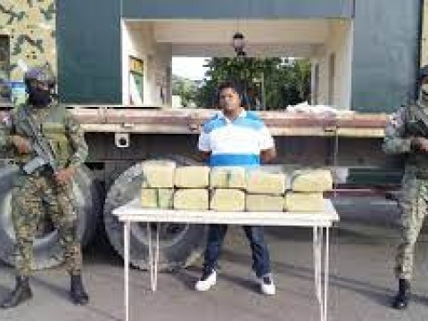 Incautan 243 paquetes de marihuana, en el puesto de chequeo militar del 15 de Azua