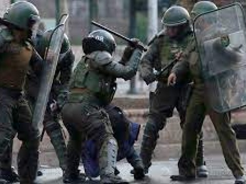 Carabineros chilenos: Una entidad cuestionada por su excesiva violencia que asesorar&aacute; a RD