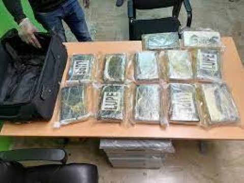 DNCD arresta a joven con 18 paquetes de coca&iacute;na en Aeropuerto de Punta Cana