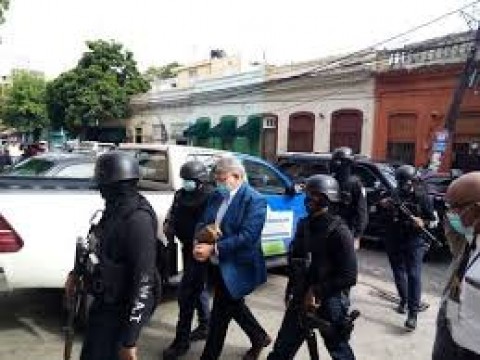Fernando Rosa fue asistido por un medico en el Palacio de Justicia