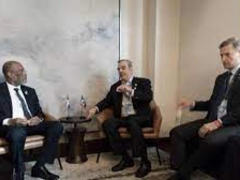 Presidente Luis Abinader y Henry acuerdan regularizar a los haitianos que residen en Rep&uacute;blica Dominicana