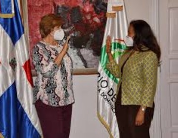Abinader restituye a Reina Rosario en su cargo
