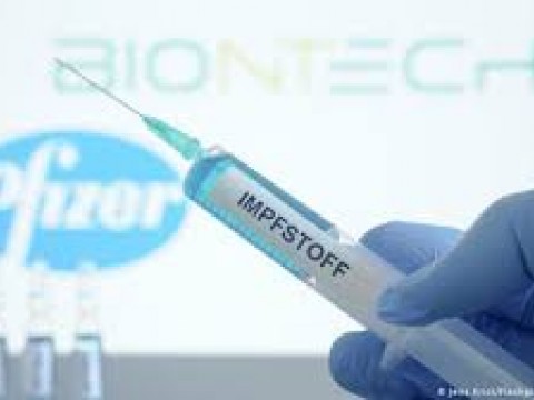 Registran primer caso de par&aacute;lisis facial tras cada dosis de Pfizer