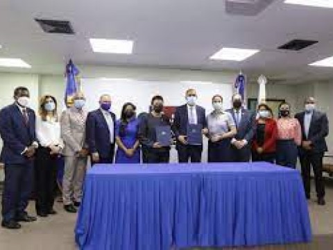 Indotel cede al Inaipi 10 locales