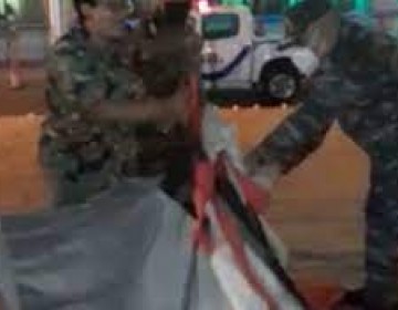 PN desaloja defensoras de las tres causales del frente del Congreso