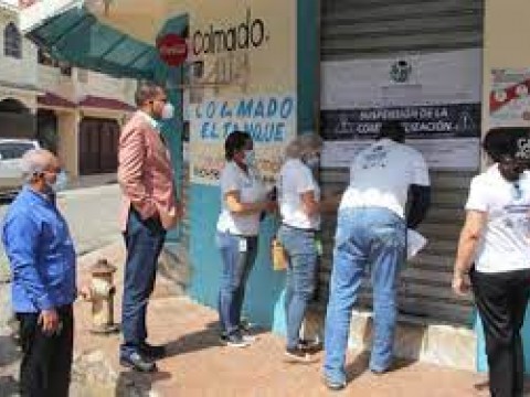 Pro Consumidor alerta sobre bebida clandestina de marca "Mojito" que se vende en barrios