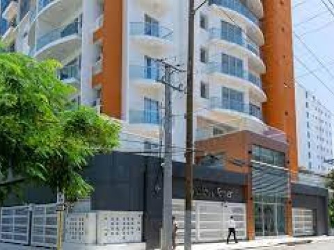 Hallan hombre muerto en las afueras del edificio Shalom Tower