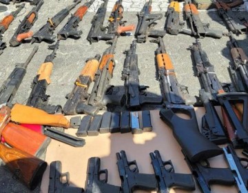 En los &uacute;ltimos cuatro a&ntilde;os, las autoridades han decomisado cientos de armas y millones de municiones