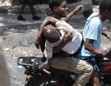 Unas 53,000 personas han huido de Puerto Pr&iacute;ncipe en tres semanas por la violencia, dice la ONU