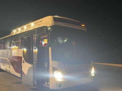Detienen autob&uacute;s con 70 ciudadanos haitianos indocumentados en Azua