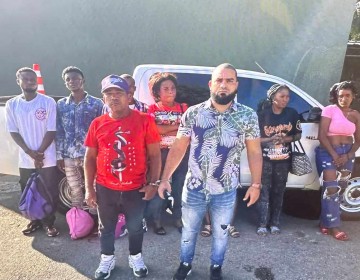 Funcionario de Obras P&uacute;blicas en Dajab&oacute;n es apresado transportando 10 haitianos indocumentados