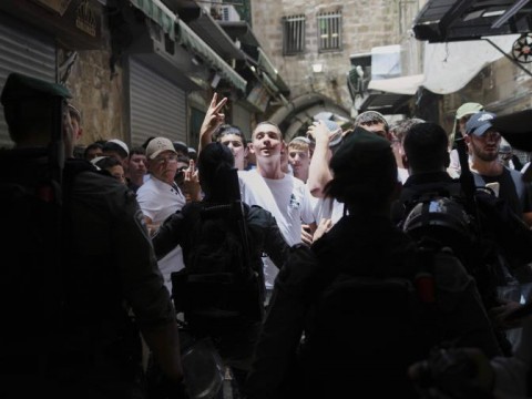 Nacionalistas israel&iacute;es se re&uacute;nen en Jerusal&eacute;n coreando "muerte a los &aacute;rabes" para una marcha anual