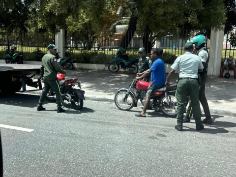 Recuperar una motocicleta retenida puede tomar hasta siete horas de tr&aacute;mites