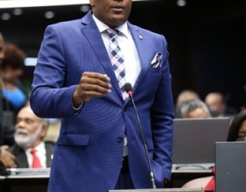 Diputados conocen proyecto entregaría 30% de las AFP a trabajadores