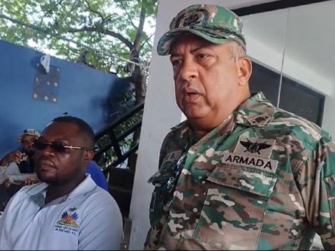 Director de Migraci&oacute;n supervisa en Santiago centro de detenci&oacute;n de haitianos ilegales