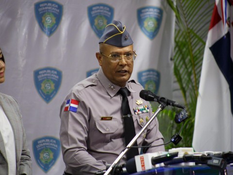 Director de la Polic&iacute;a califica de irregularidad barber&iacute;a abierta de madrugada