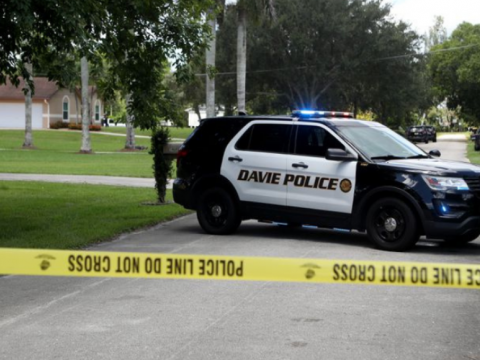 Una madre mata a sus dos hijos y luego se quita la vida en Florida