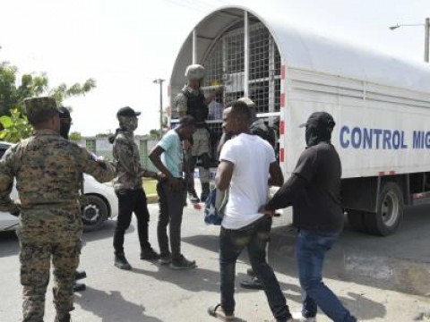 Autoridades arrecian operativo para capturar inmigrantes haitianos