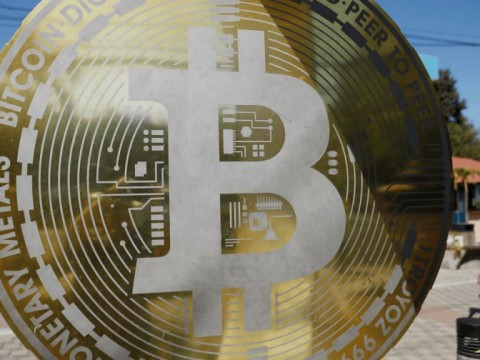 Trump emite orden ejecutiva crea Reserva Estrat&eacute;gica Criptomonedas