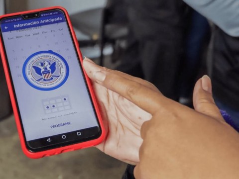 Trump puso fin a la aplicaci&oacute;n CBP One, que permit&iacute;a la entrada de migrantes a trav&eacute;s de la frontera
